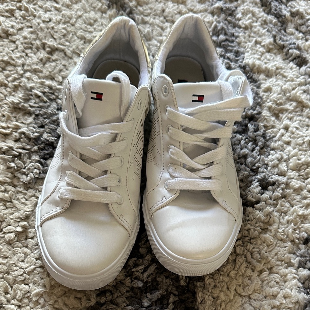 Tommy Hilfiger Classic White Lace-Up Sneakers